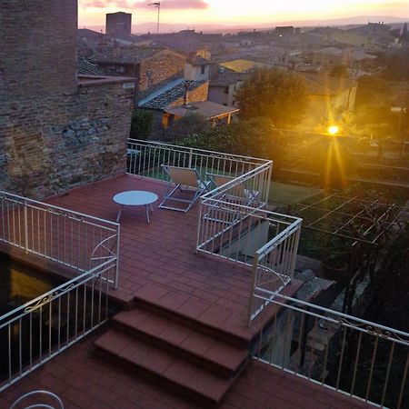 Appartamento Le Palme Con Terrazze In Centro San Gimignano Exterior photo